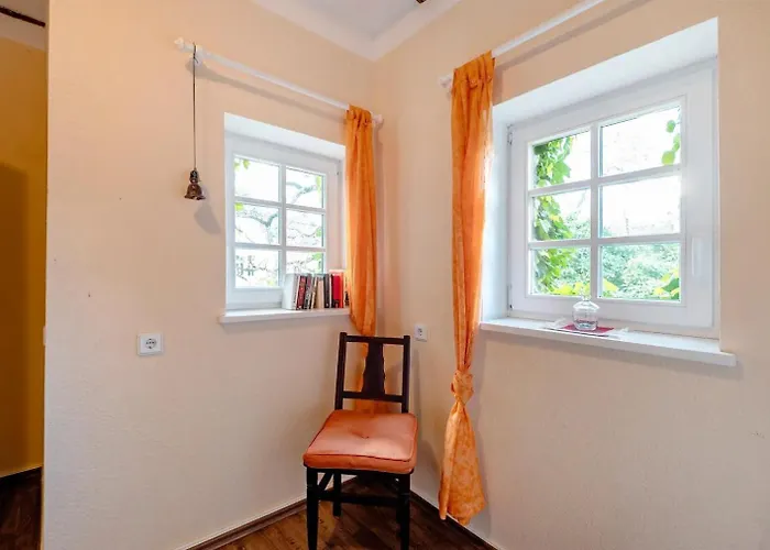 Kavaliershaeuschen - Urlaub Auf Dem Weingut 매링노비안드